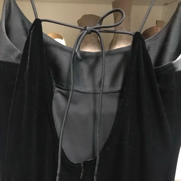 Elegant Black Gown with Jacket - Picture 4 of 8